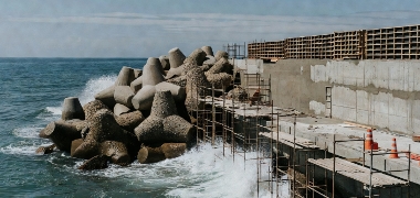 Contrato de R$ 74 milhões assegura obras no molhe do Porto de Imbituba e eleva segurança operacional