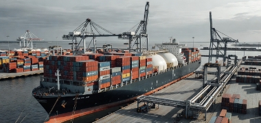Yang Ming leva navio de 15.500 TEU a GNL ao serviço MS2